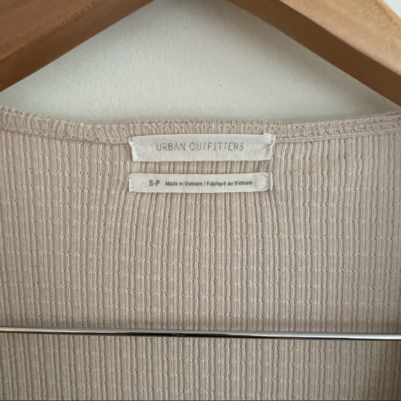 Urban Outfitters Tan Scoop Neck Crop Top Long Sleeved Size Small - Picture 7 of 8